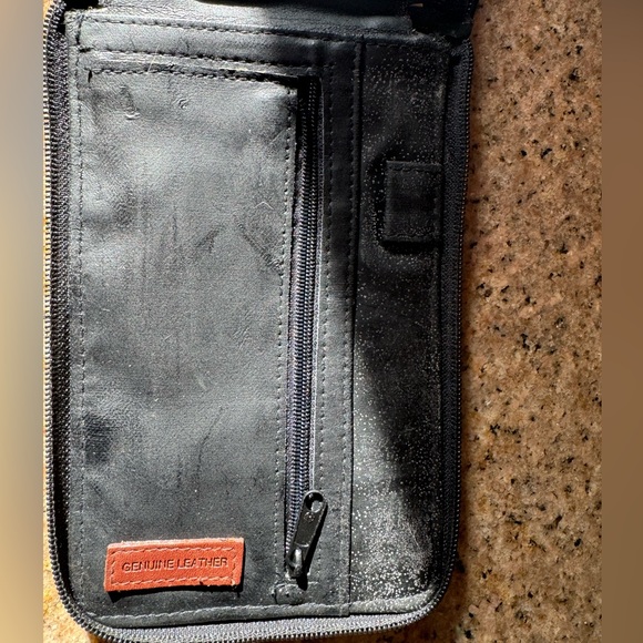 Crossbody cellphone wallet. GENUINE LEATHER crossbody phone bag - Picture 6 of 11